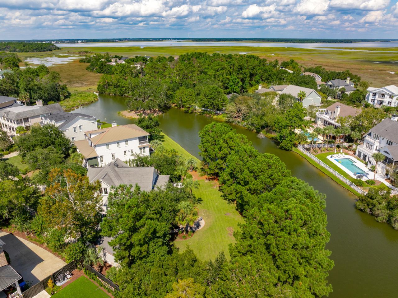 396 Evian Way Photo 71