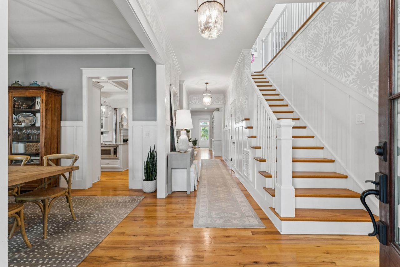 396 Evian Way Photo 9