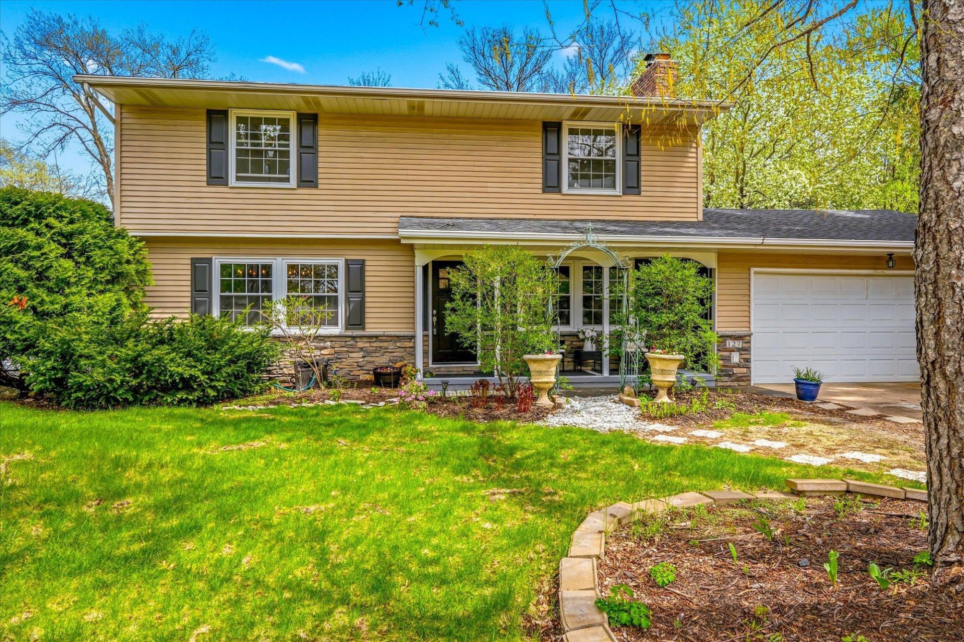 127 16th Avenue NW, New Brighton, MN 55112