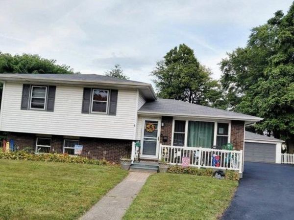 811 Henry Court, Hobart, IN 46342