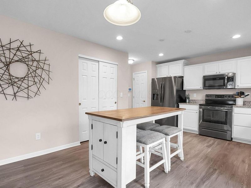 215 Mannaseh Drive W, Granville, OH 43023 Photo 12