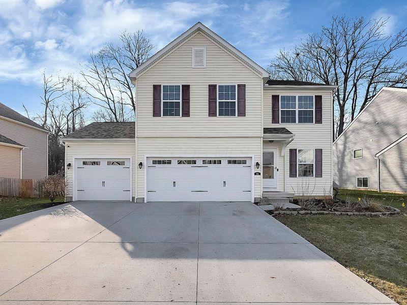 215 Mannaseh Drive W, Granville, OH 43023 Photo 2