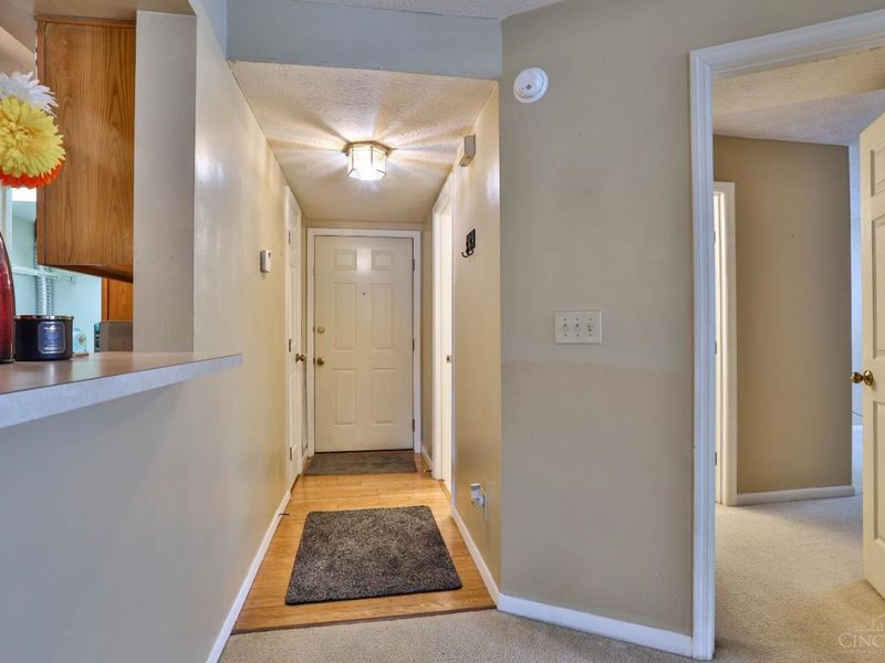 9940 Regatta Drive, Unit 104, Colerain Township, OH 45252 Photo 4