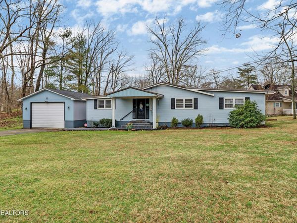 8217 Cherokee Tr, Crossville, TN 38572