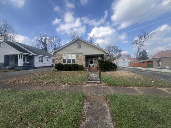 406 1st St, Tuscumbia, AL 35674