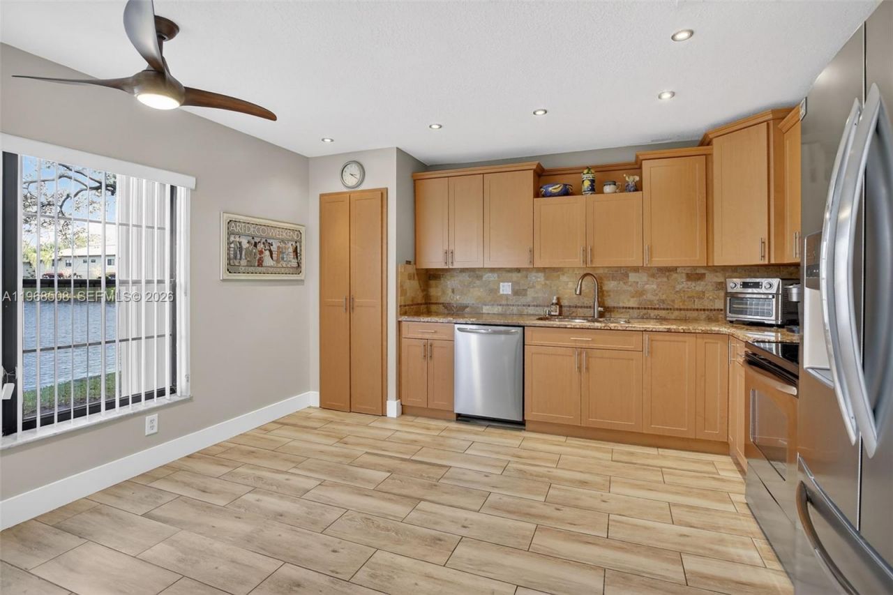 9080 Vineyard Lake Dr, Plantation, FL 33324 Photo