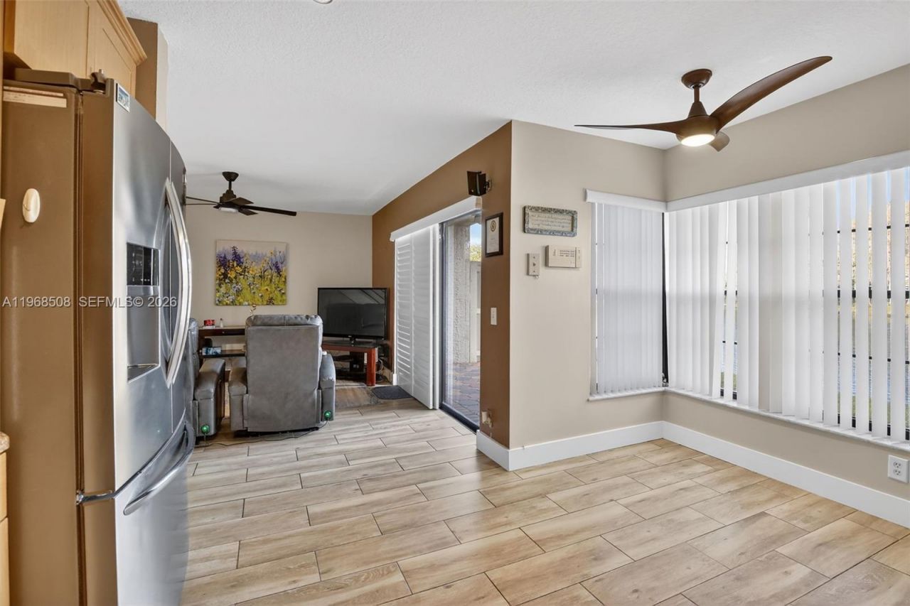 9080 Vineyard Lake Dr, Plantation, FL 33324 Photo