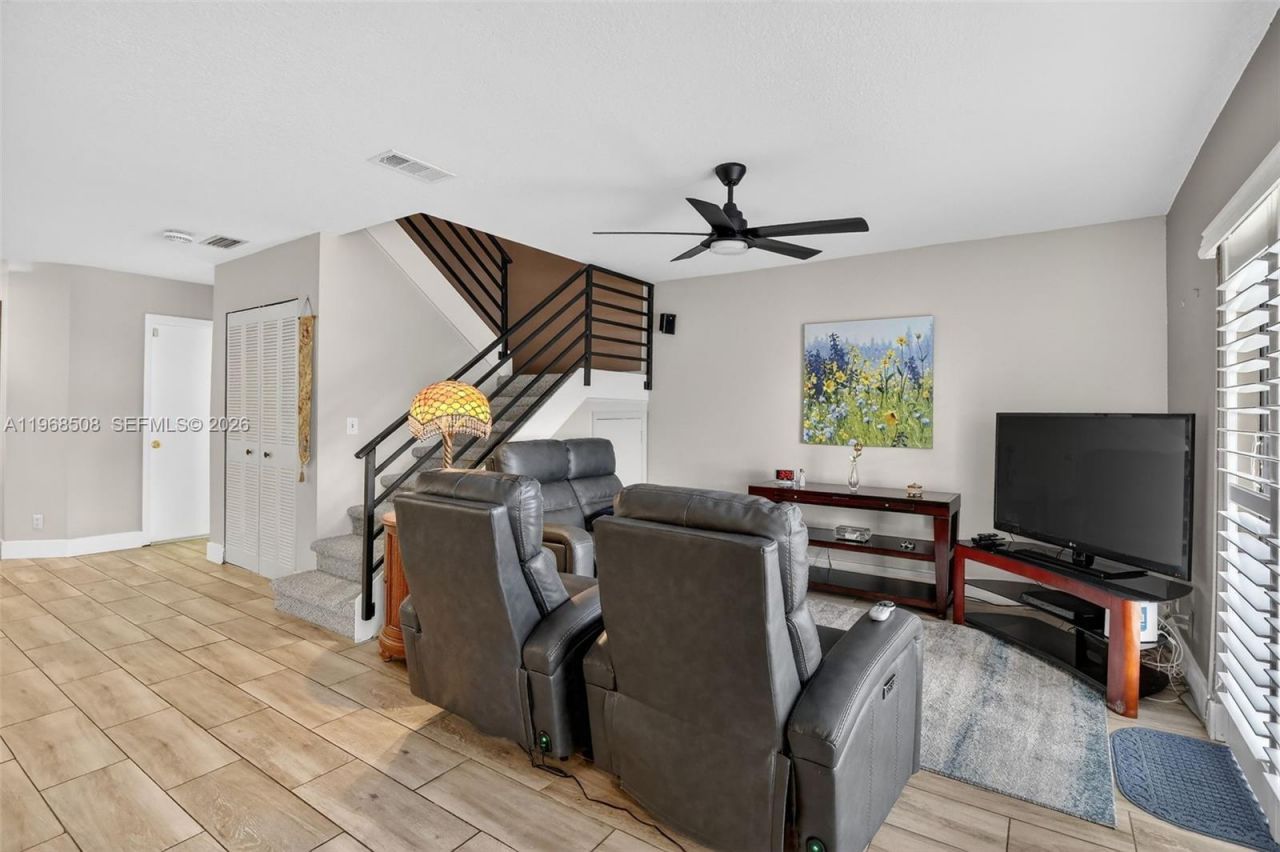 9080 Vineyard Lake Dr, Plantation, FL 33324 Photo