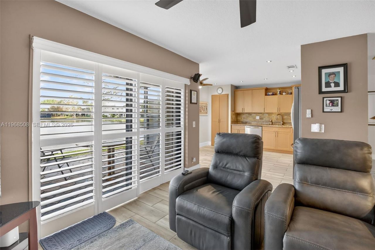 9080 Vineyard Lake Dr, Plantation, FL 33324 Photo