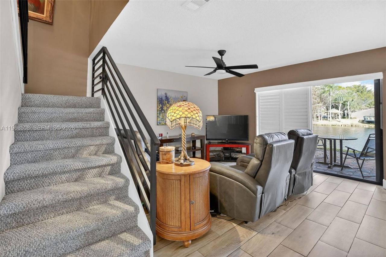 9080 Vineyard Lake Dr, Plantation, FL 33324 Photo