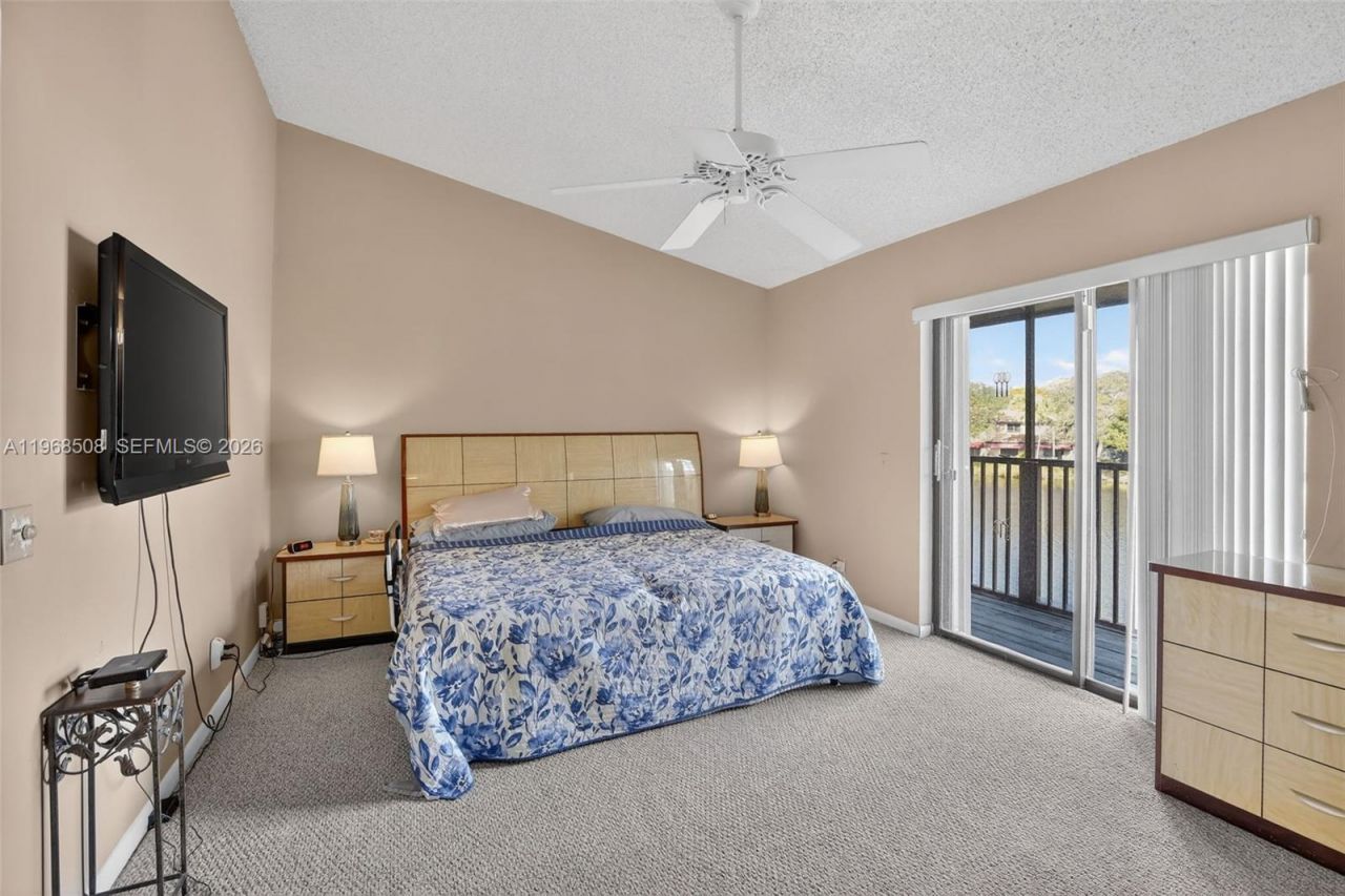 9080 Vineyard Lake Dr, Plantation, FL 33324 Photo