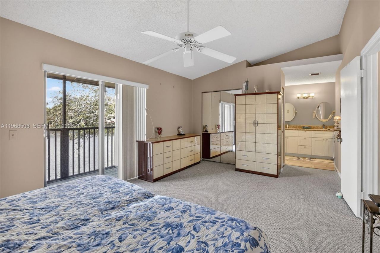 9080 Vineyard Lake Dr, Plantation, FL 33324 Photo