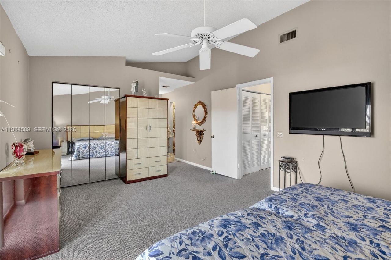 9080 Vineyard Lake Dr, Plantation, FL 33324 Photo