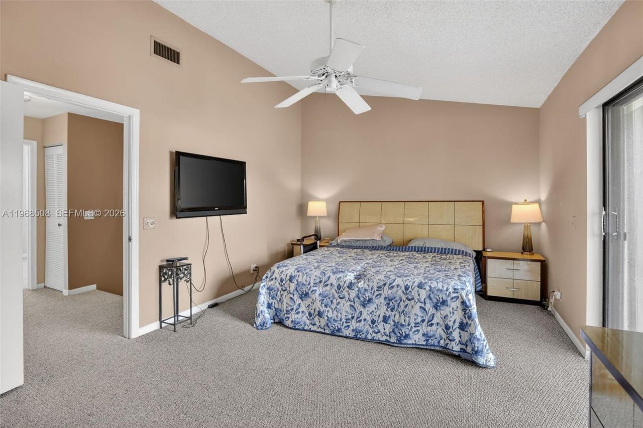 9080 Vineyard Lake Dr, Plantation, FL 33324 Photo