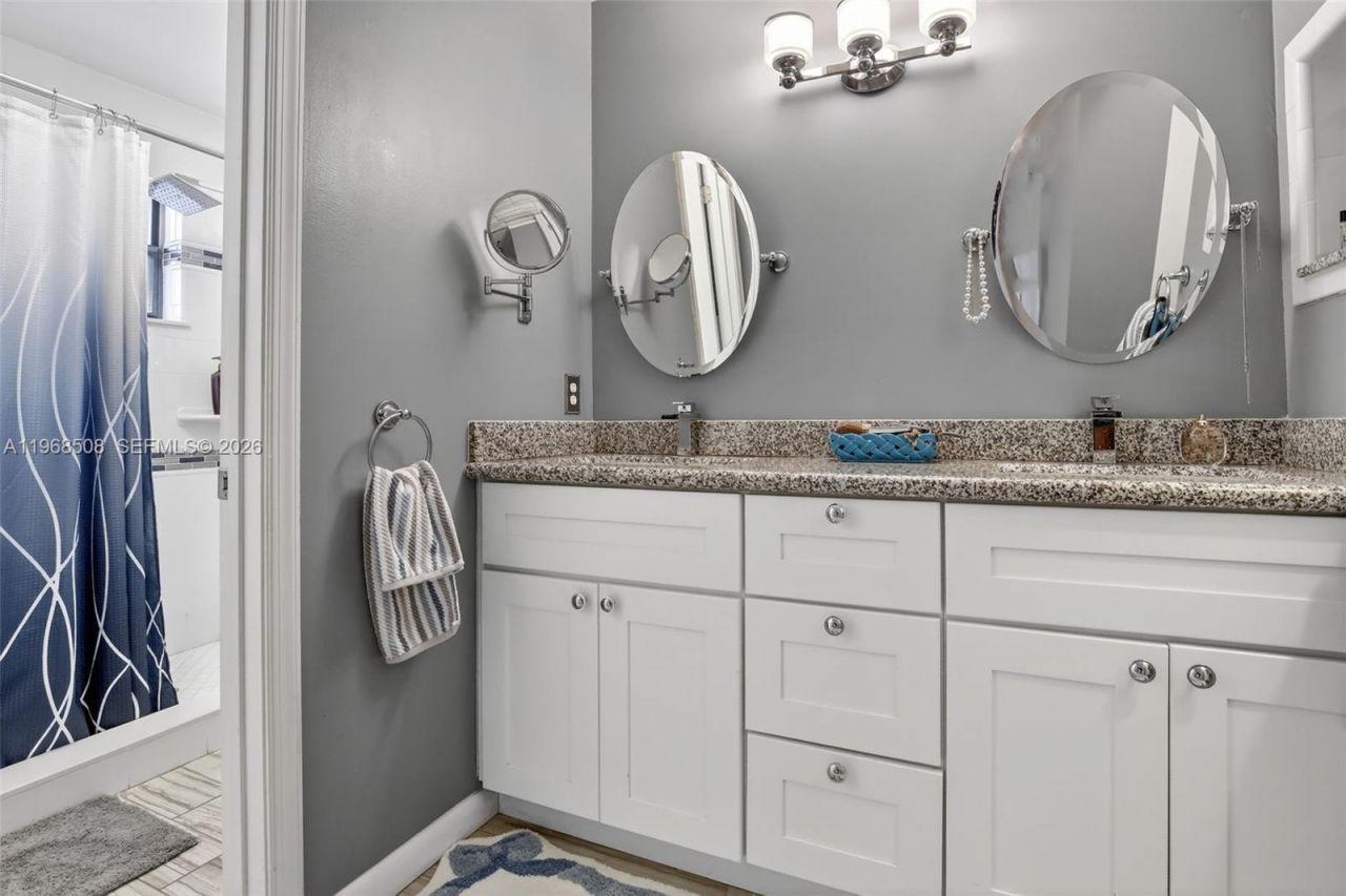 9080 Vineyard Lake Dr, Plantation, FL 33324 Photo