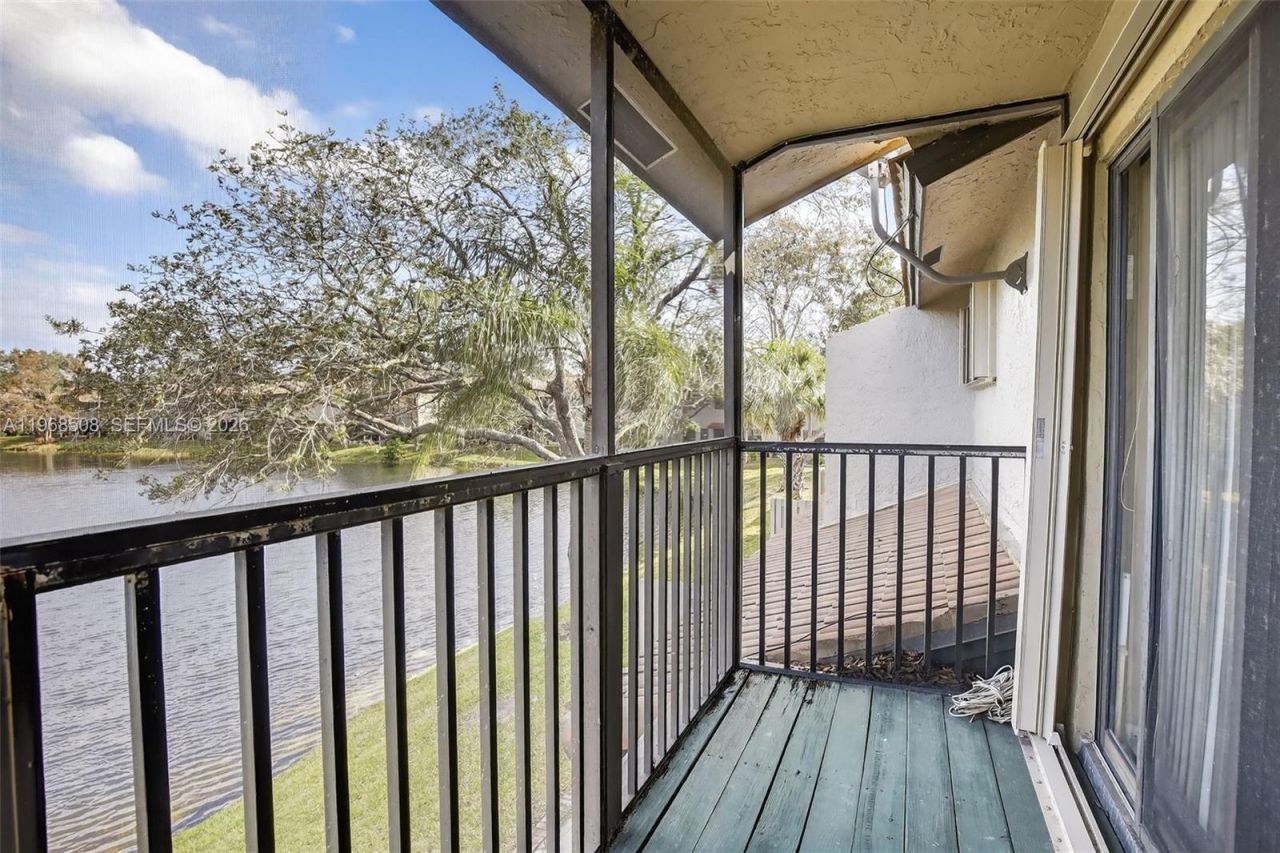 9080 Vineyard Lake Dr, Plantation, FL 33324 Photo