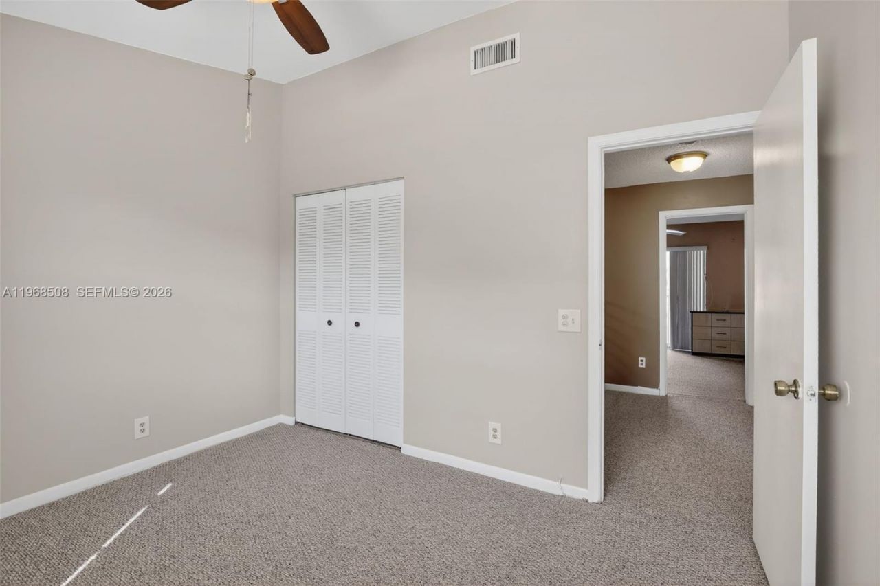 9080 Vineyard Lake Dr, Plantation, FL 33324 Photo