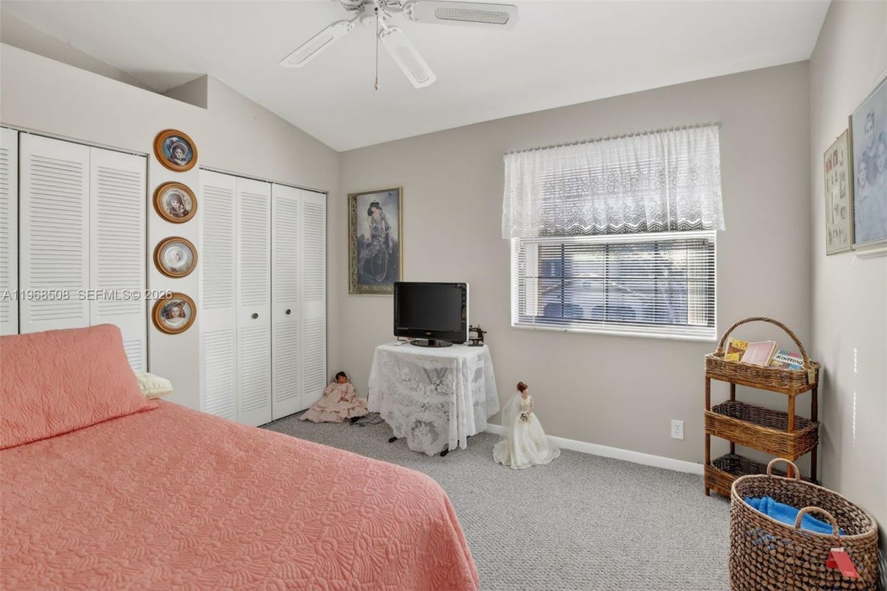 9080 Vineyard Lake Dr, Plantation, FL 33324 Photo