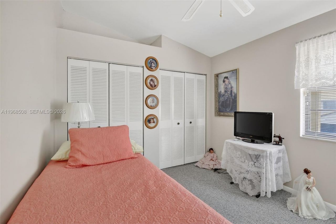 9080 Vineyard Lake Dr, Plantation, FL 33324 Photo