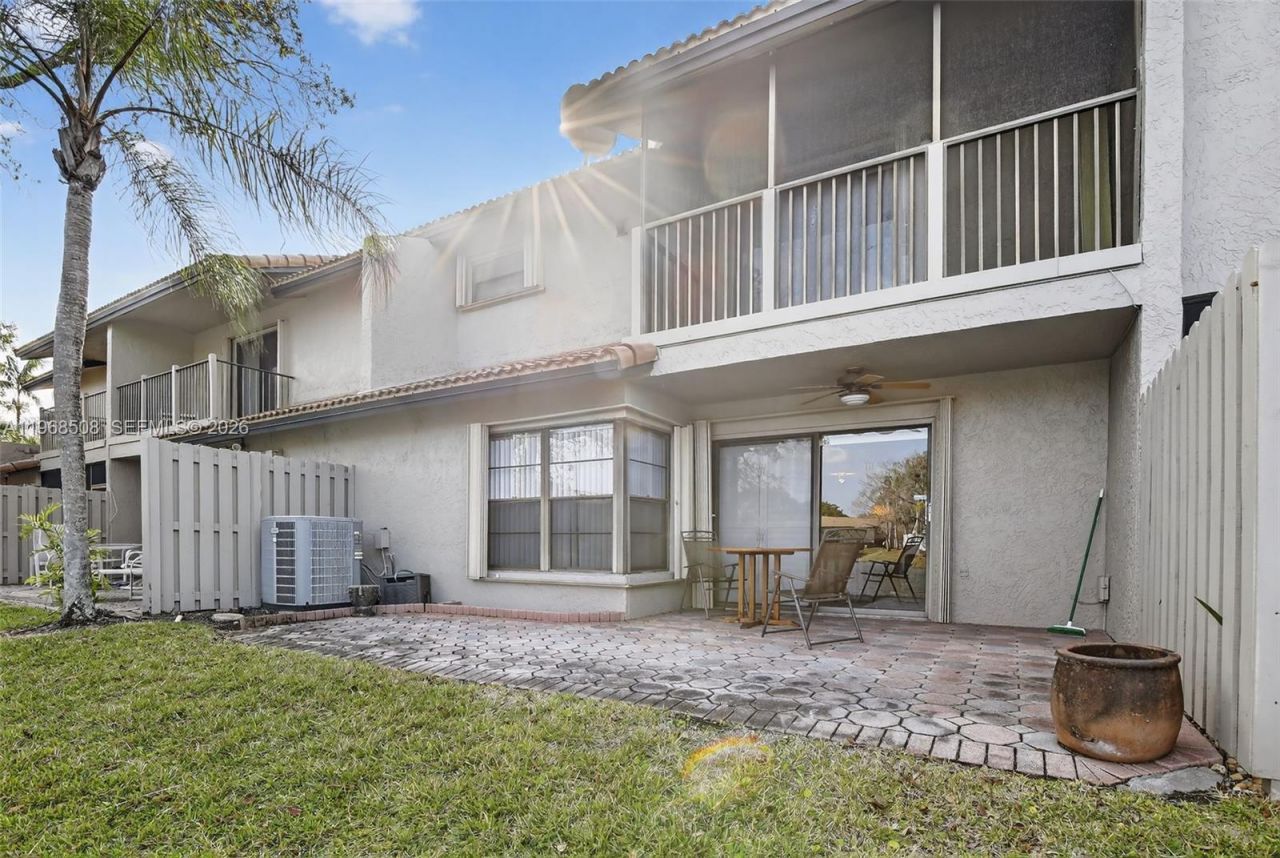 9080 Vineyard Lake Dr, Plantation, FL 33324 Photo