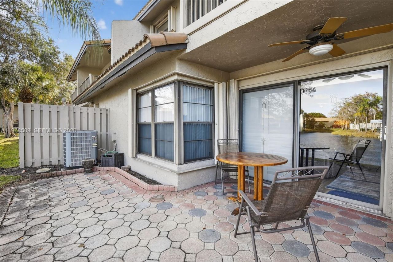 9080 Vineyard Lake Dr, Plantation, FL 33324 Photo