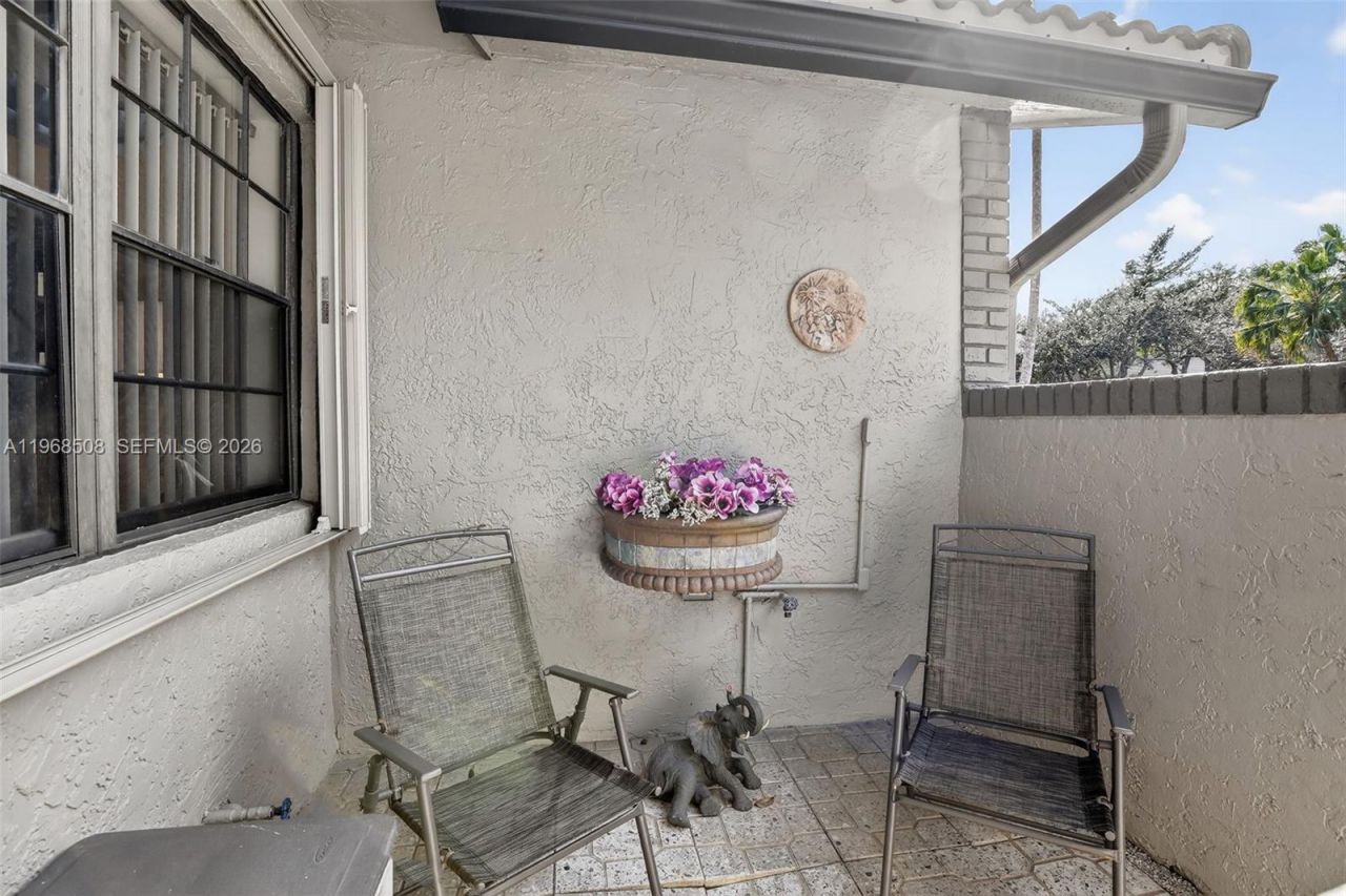 9080 Vineyard Lake Dr, Plantation, FL 33324 Photo