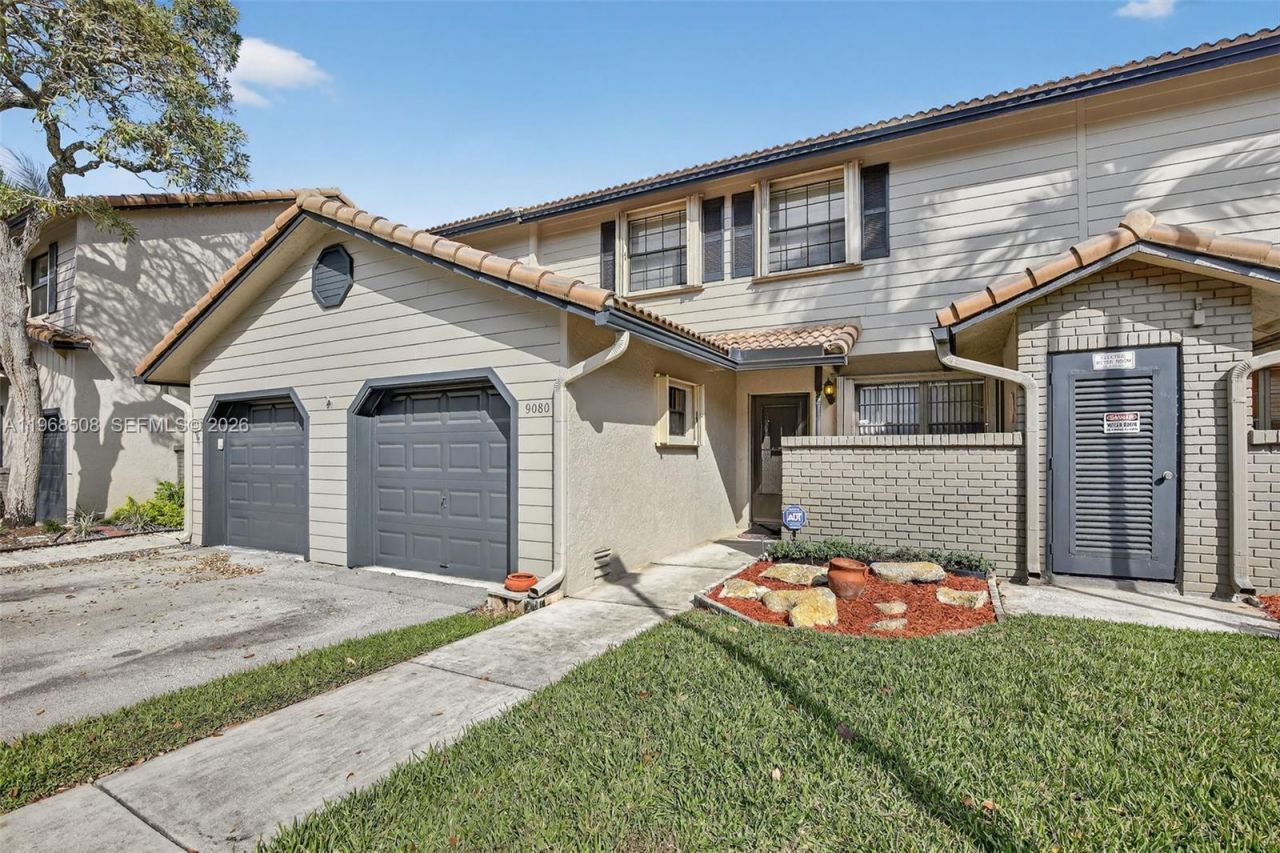 9080 Vineyard Lake Dr, Plantation, FL 33324 Photo