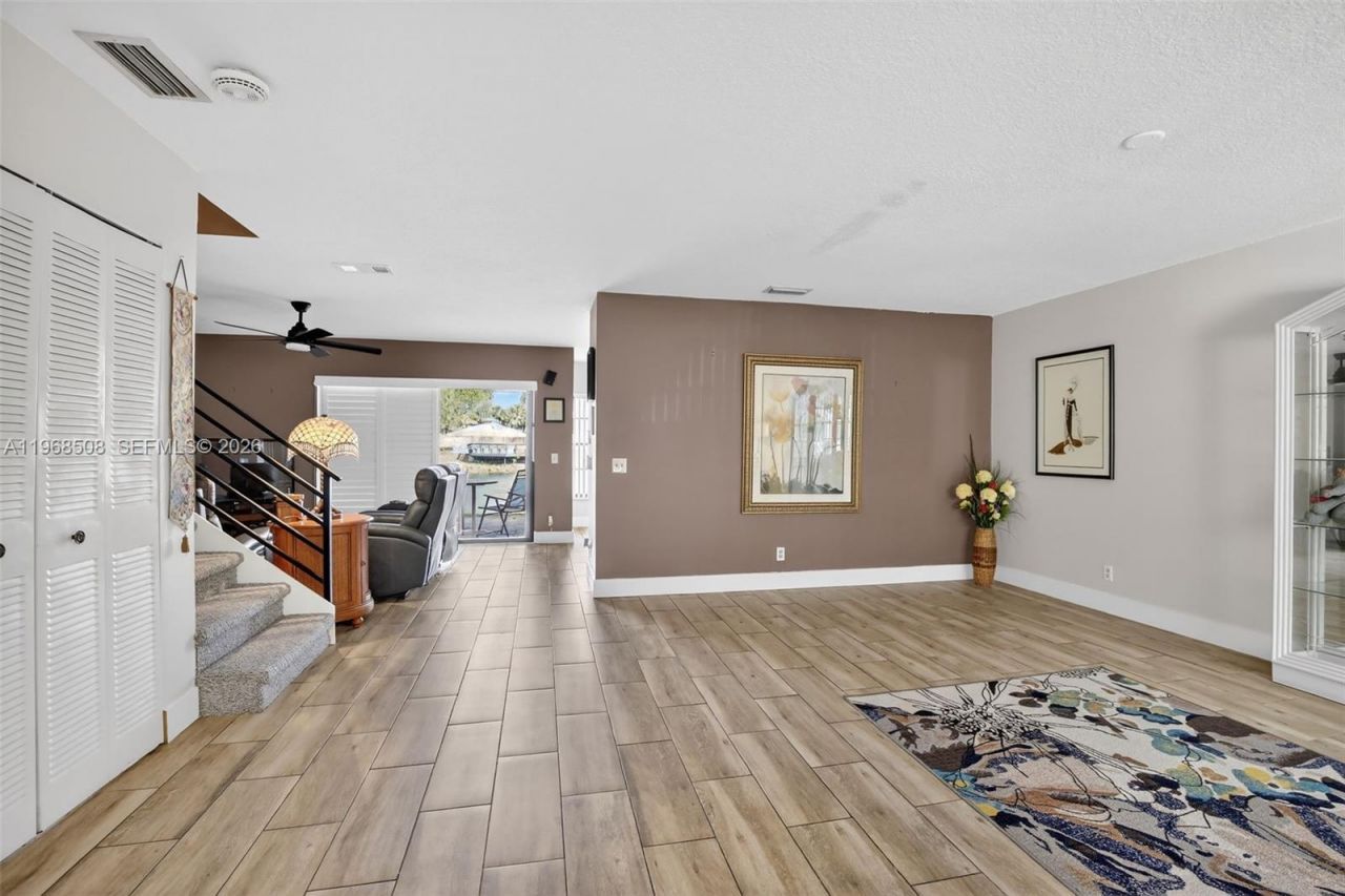 9080 Vineyard Lake Dr, Plantation, FL 33324 Photo