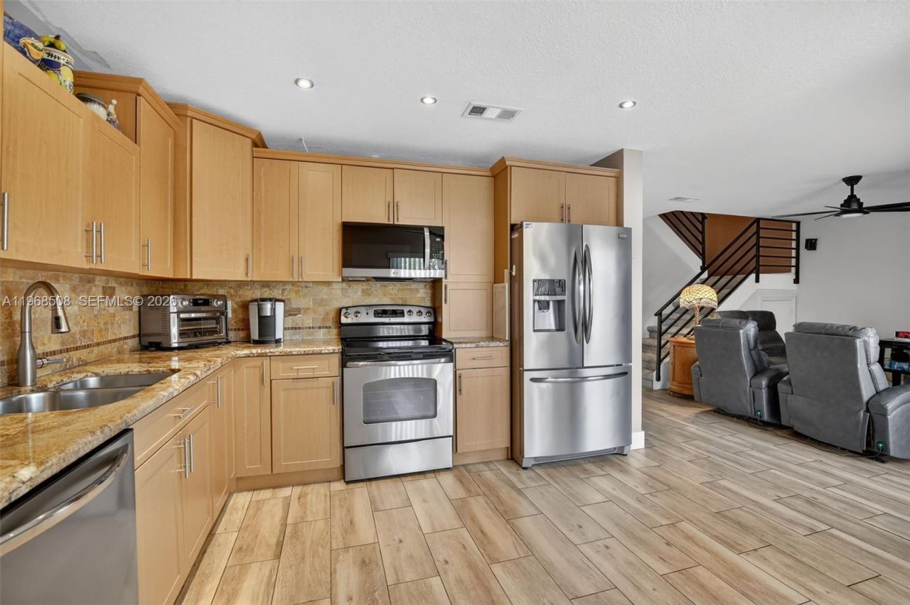 9080 Vineyard Lake Dr, Plantation, FL 33324 Photo