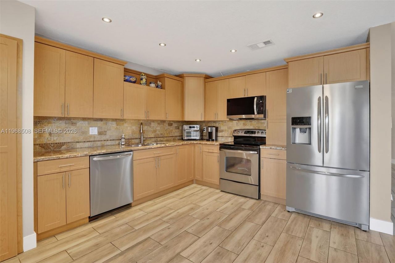 9080 Vineyard Lake Dr, Plantation, FL 33324 Photo