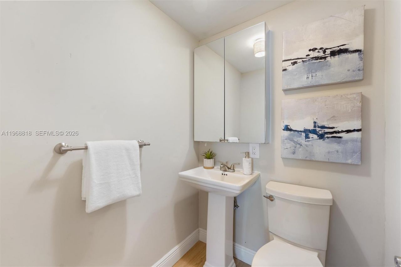 2935 NE 21st Ter, Fort Lauderdale, FL 33306 Photo