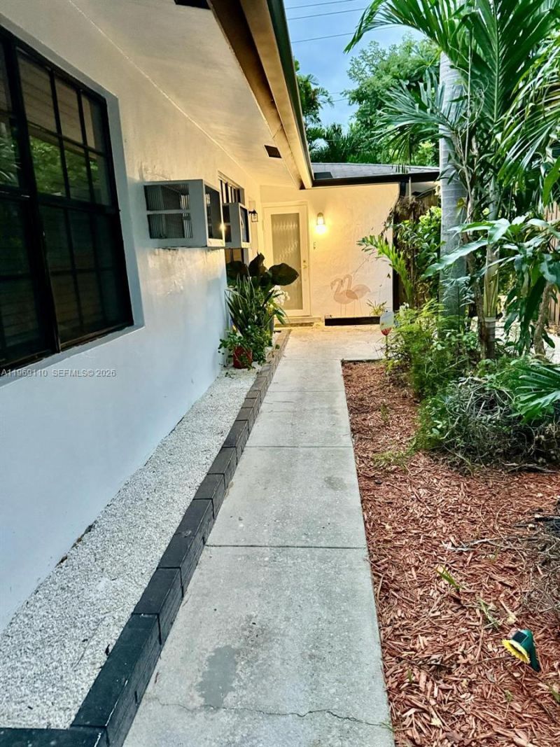 1240 NE 12th Ave , Unit 1, Fort Lauderdale, FL 33304 Photo