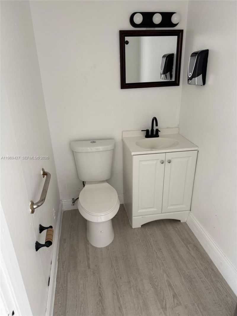 10550 NW 77th Ct, Unit 111, Hialeah Gardens, FL 33016 Photo