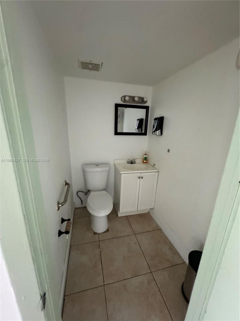 10550 NW 77th Ct, Unit 111, Hialeah Gardens, FL 33016 Photo