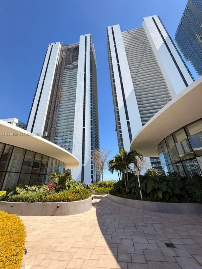 700 NE 24th St, Unit 1103, Miami, FL 33137 Photo