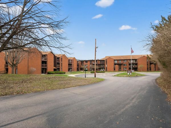 2929 Sunnyside Drive, Unit 303, Rockford, IL 61114