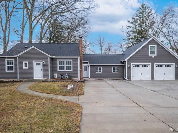5526 Corunna Road, Flint Twp, MI 48532