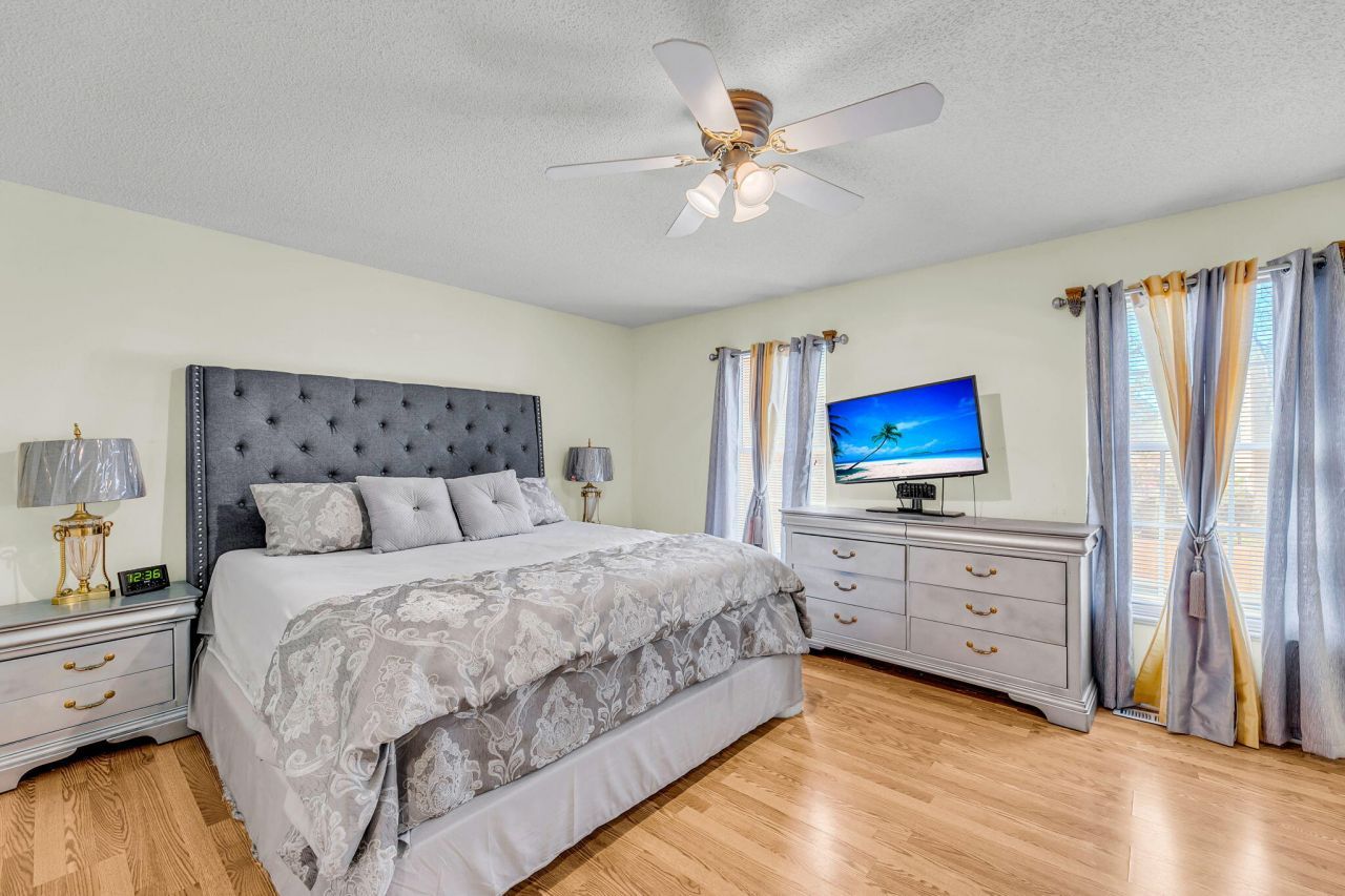 8121 Halifax Way Photo 12