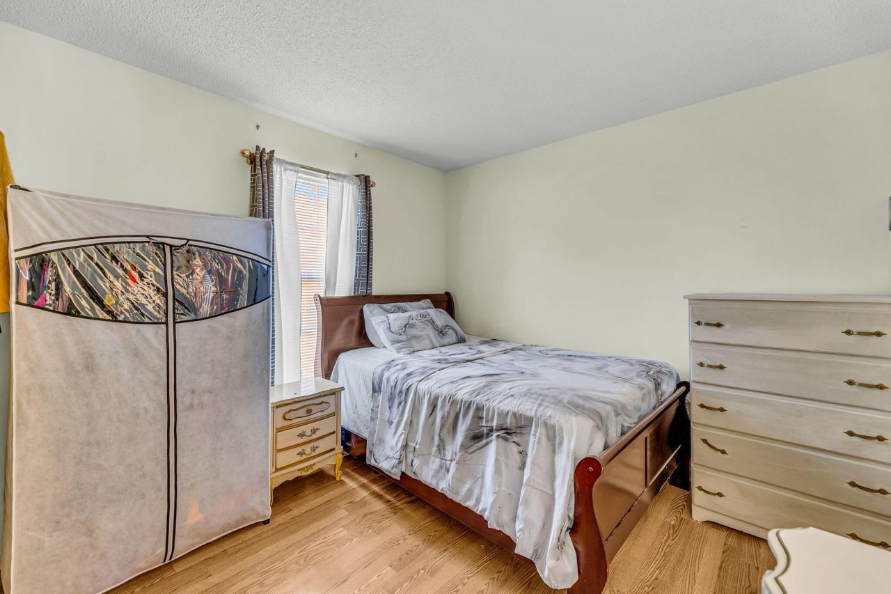 8121 Halifax Way Photo 15