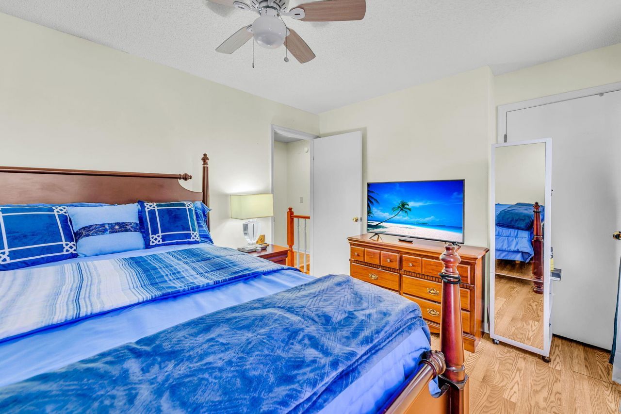 8121 Halifax Way Photo 17