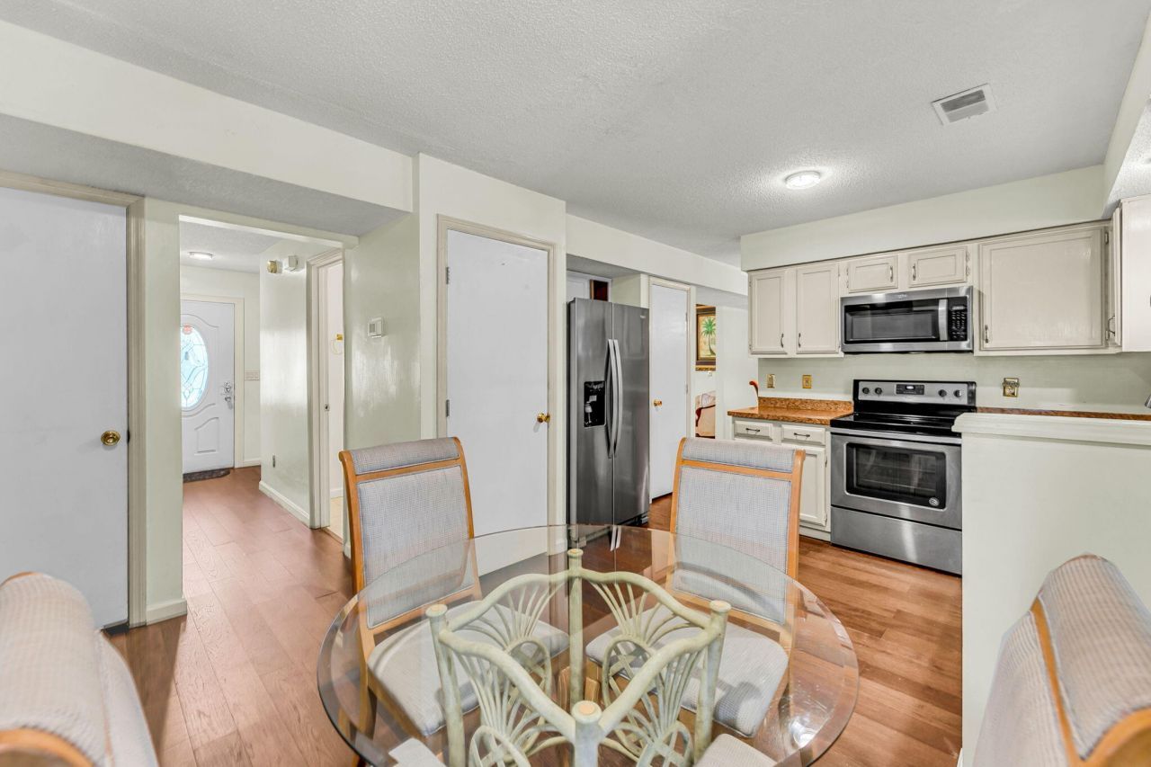 8121 Halifax Way Photo 26