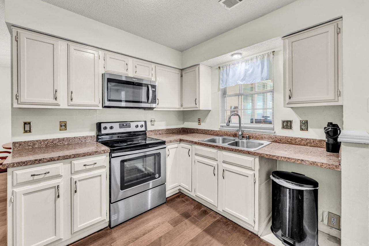 8121 Halifax Way Photo 27