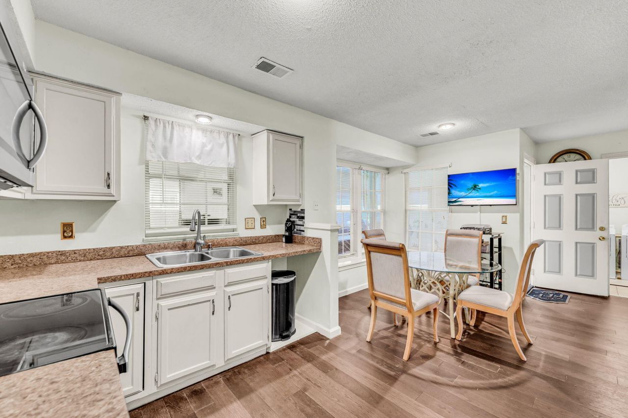 8121 Halifax Way Photo 28