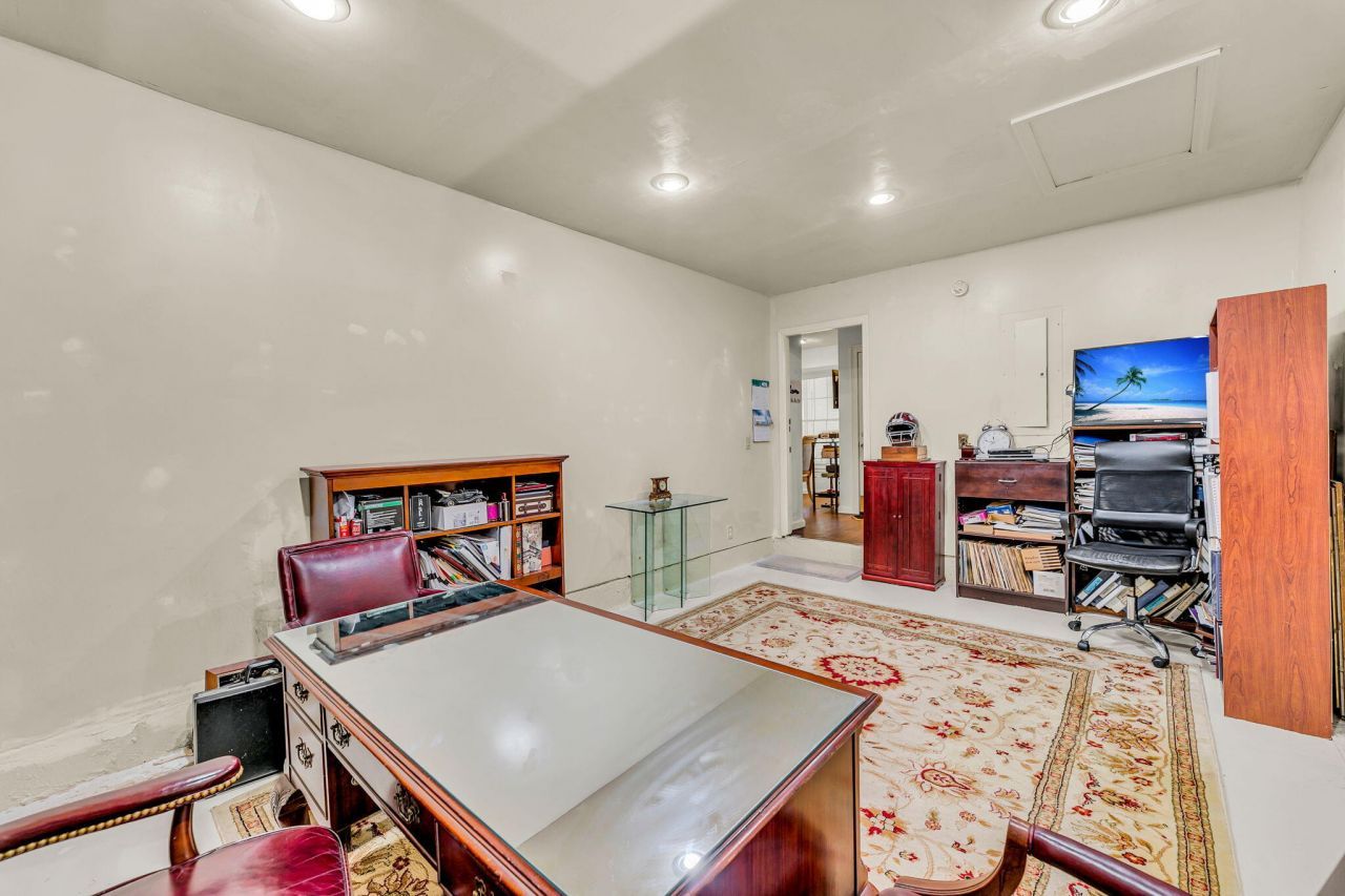 8121 Halifax Way Photo 29