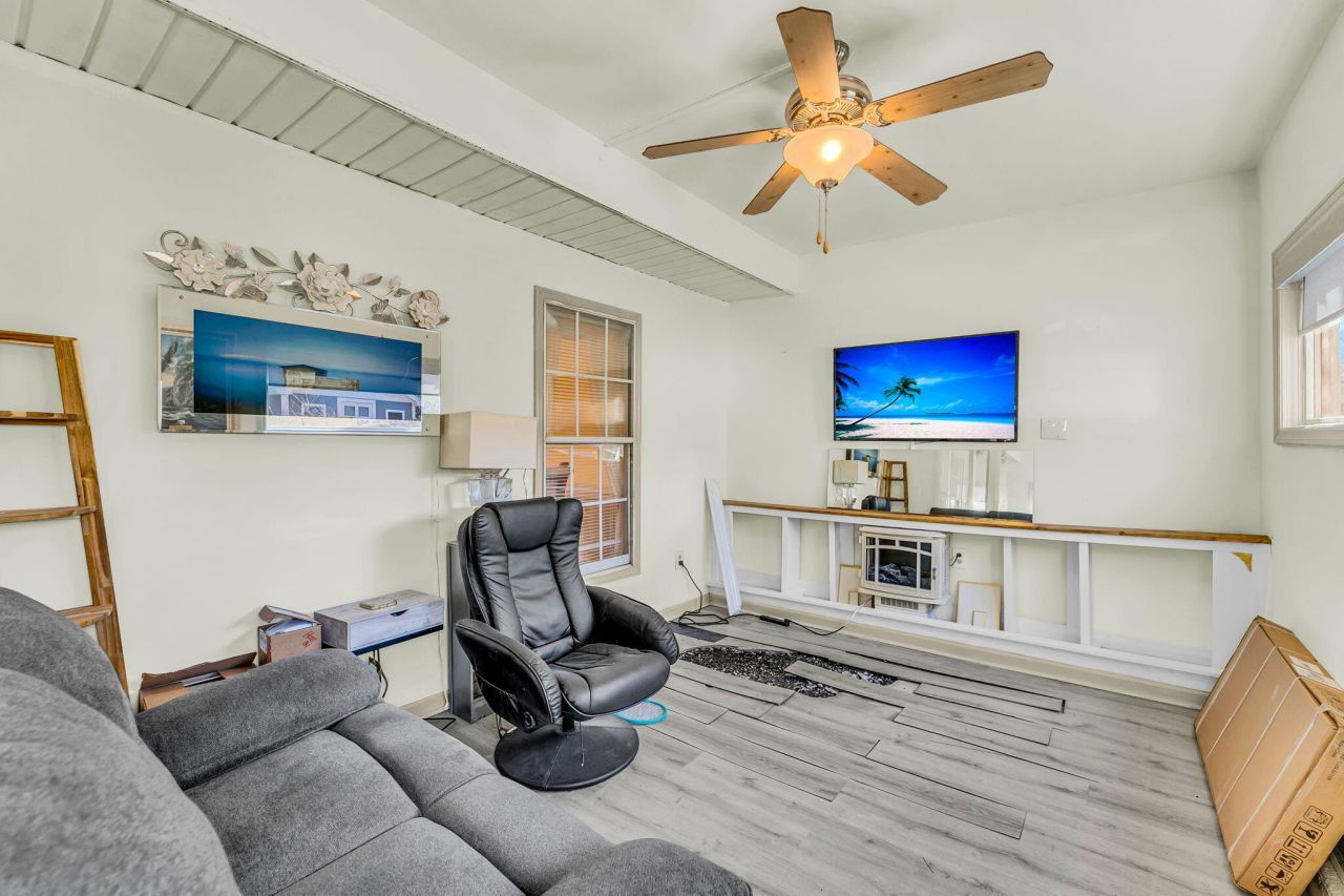 8121 Halifax Way Photo 30