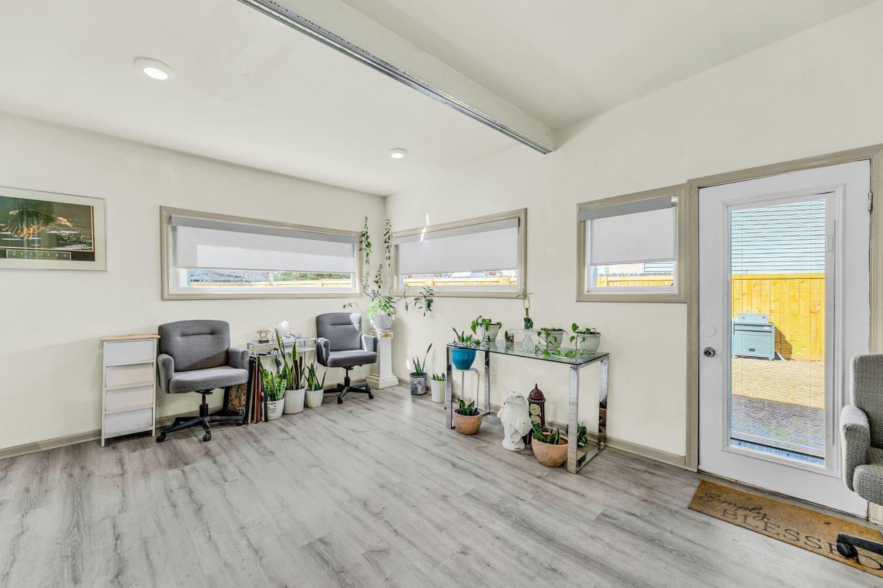 8121 Halifax Way Photo 31