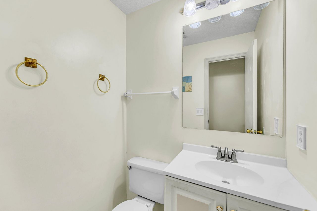 8121 Halifax Way Photo 33