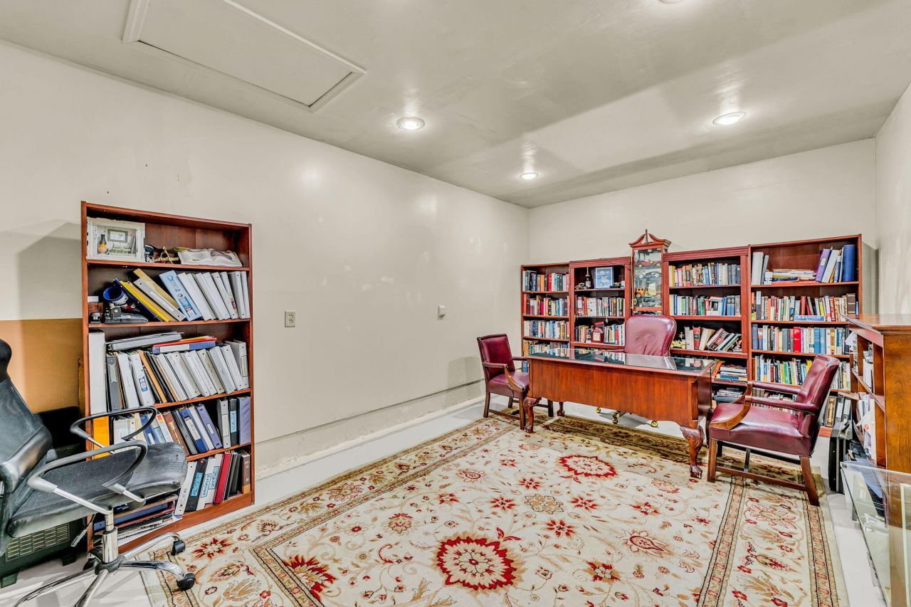 8121 Halifax Way Photo 6