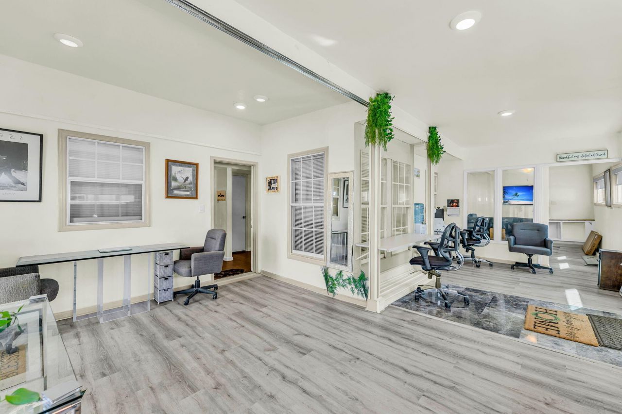 8121 Halifax Way Photo 7