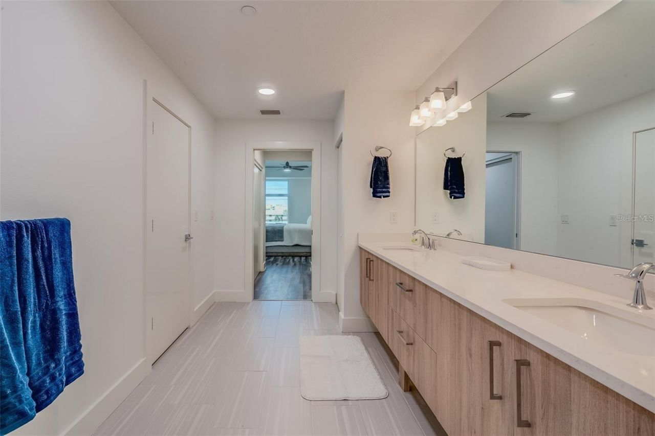 415 Island Way, Unit 311, Clearwater, FL 33767 Photo